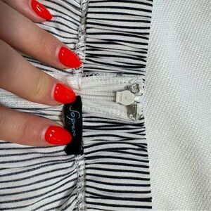 Relaxed black & white striped capri panst